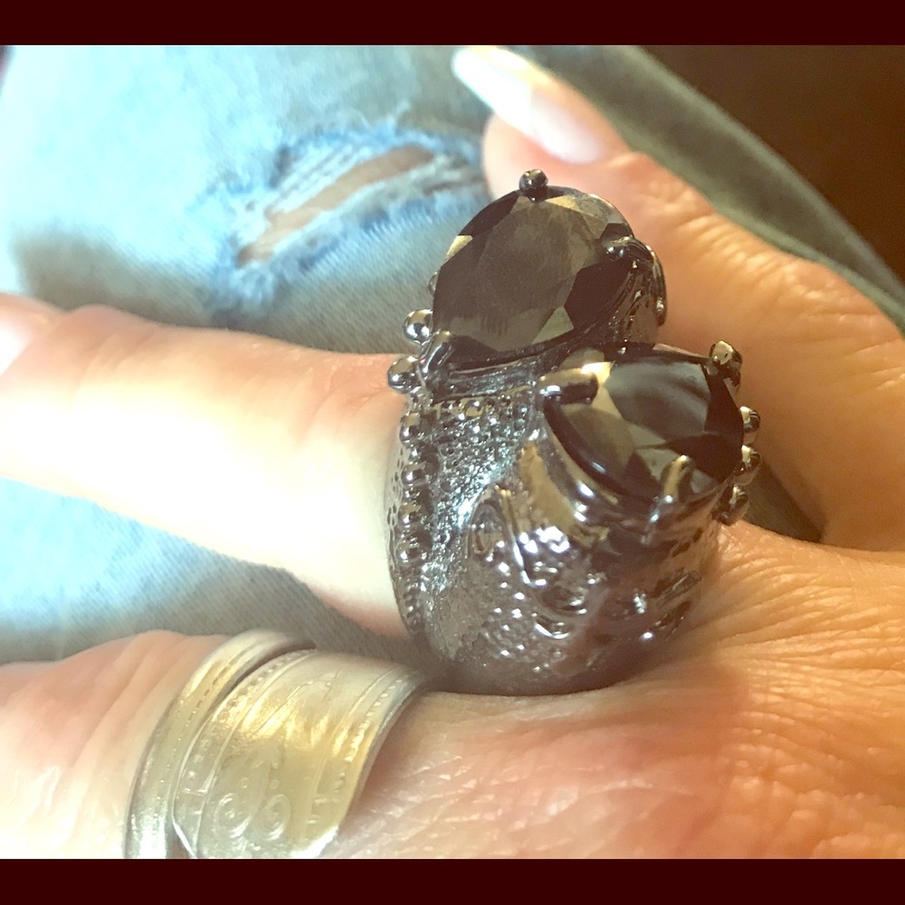 Meghan LA oversized ring